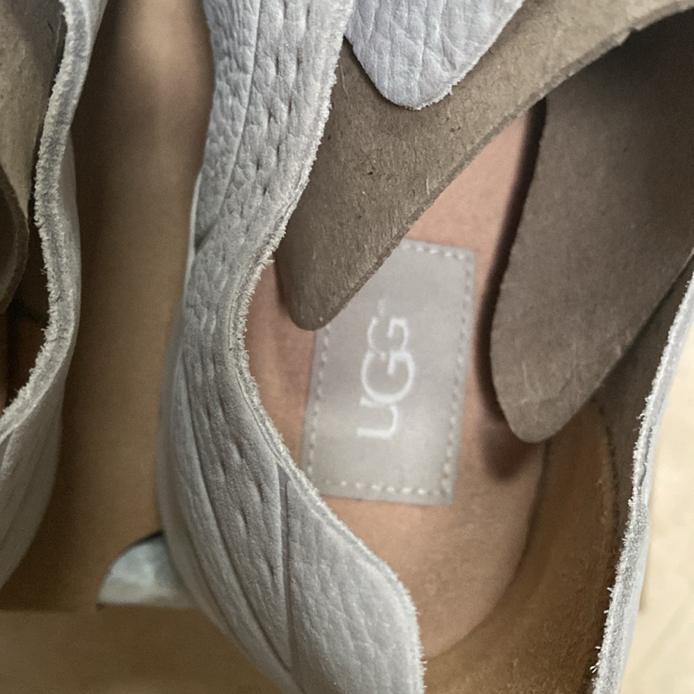 UGG Womens Athletic Shoes Size 9 - Picture 5 of 9